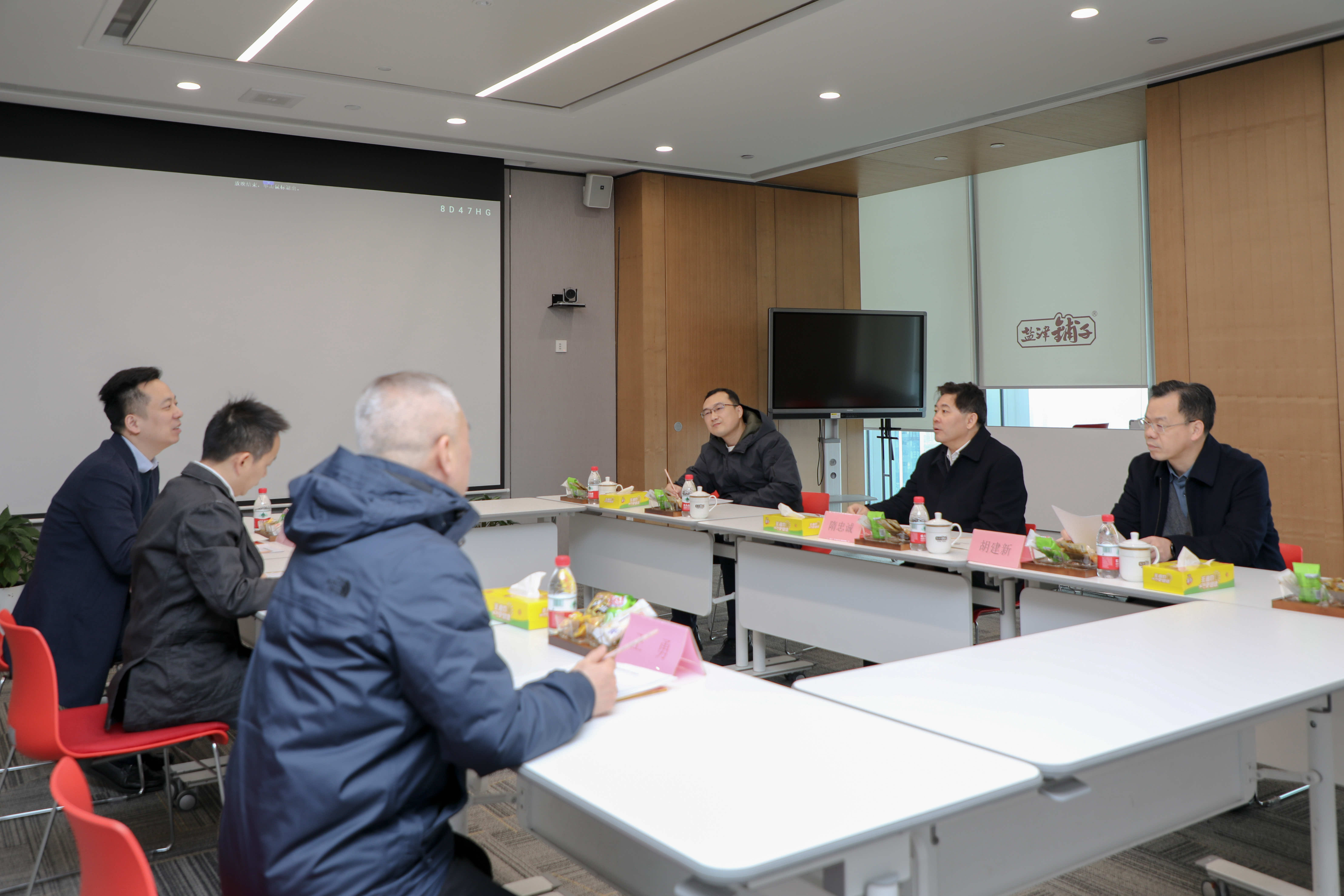 省委統戰部部長(cháng)隋忠誠一行到鹽津鋪子開(kāi)展春節走訪(fǎng)慰問(wèn)